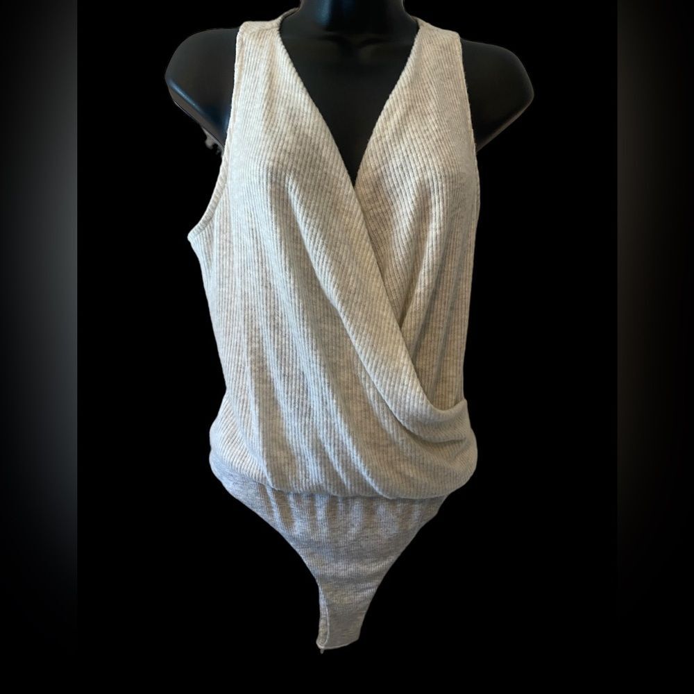 Women’s Socialite surplice gathered wrap light grey ribbed bodysuit size M NWOT